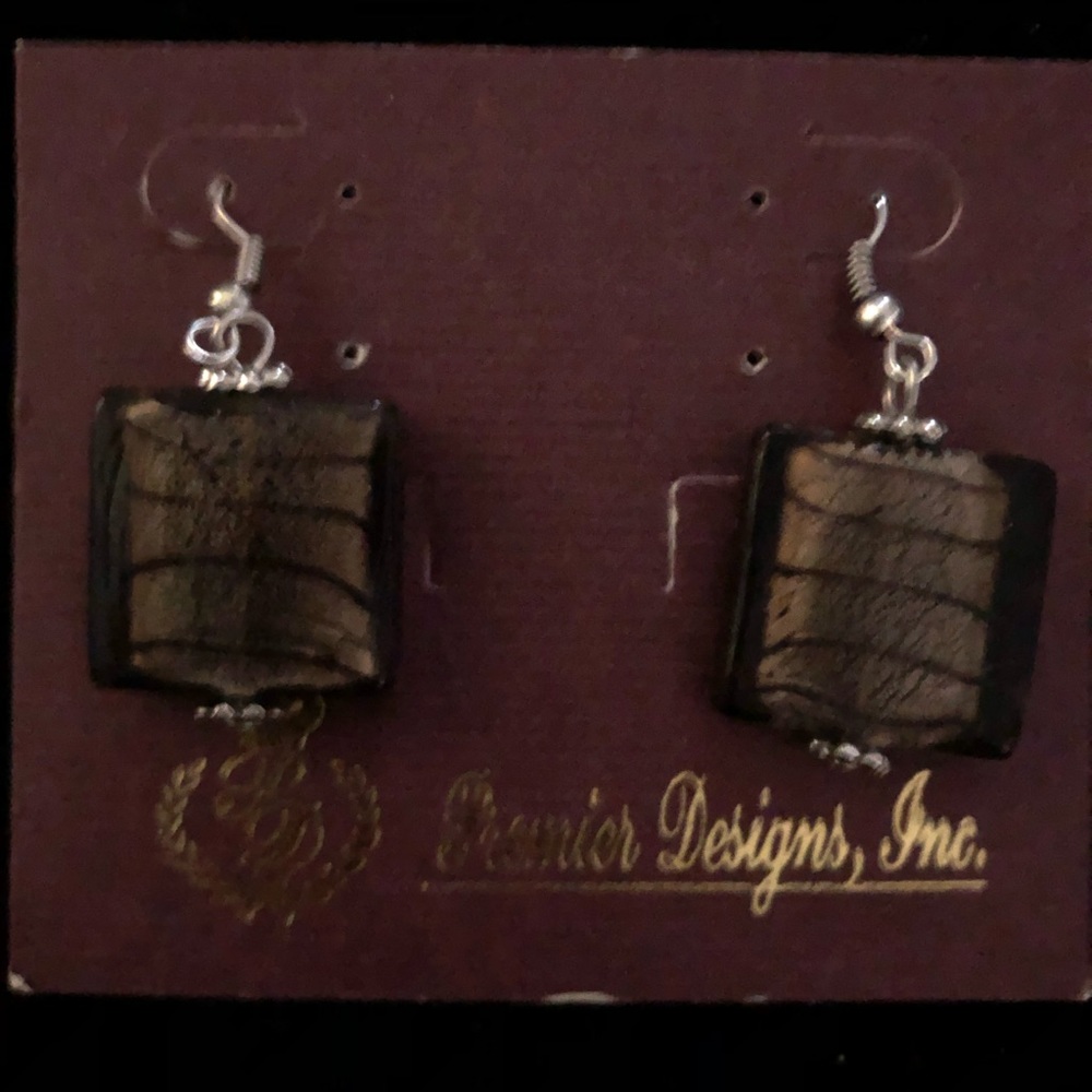 Sable Premier Jewelry Set
Brown glass beaded 2 strand necklace & earrings. - Picture 3 of 3